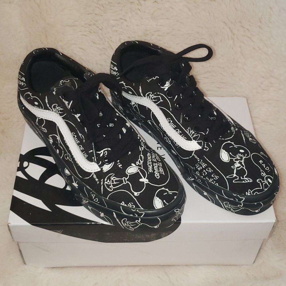 Peanuts Rare Black White Vans 6.5 Women